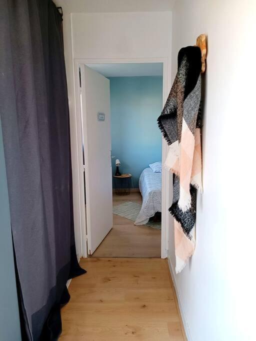 Le Cosy Plein Centre Avec Terrasse Apartment Meximieux Bagian luar foto