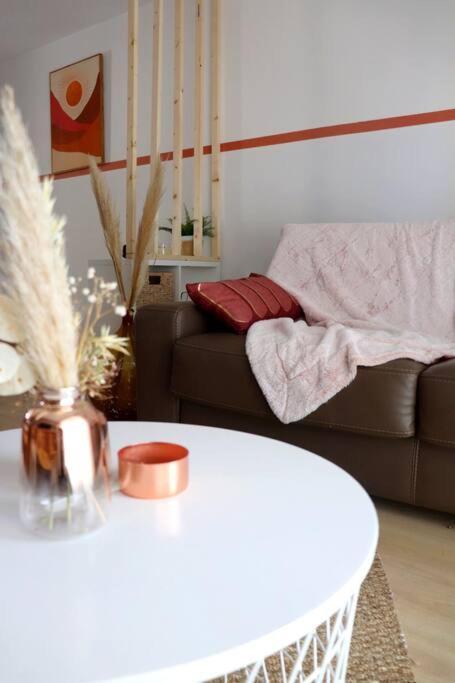 Le Cosy Plein Centre Avec Terrasse Apartment Meximieux Bagian luar foto