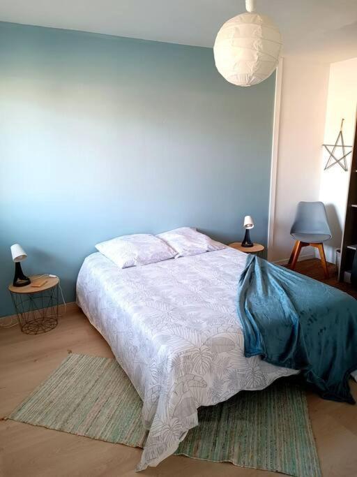 Le Cosy Plein Centre Avec Terrasse Apartment Meximieux Bagian luar foto